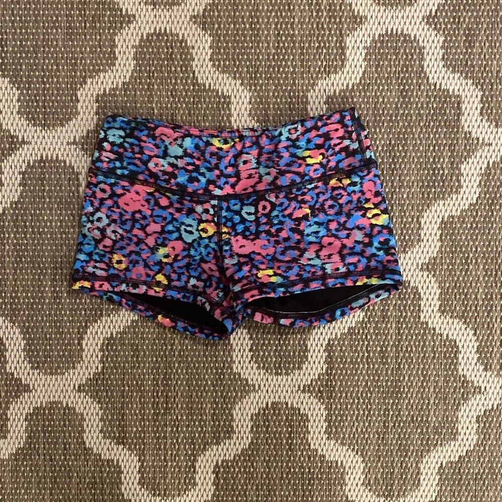 FLEO Miami leopard shorts women’s size small